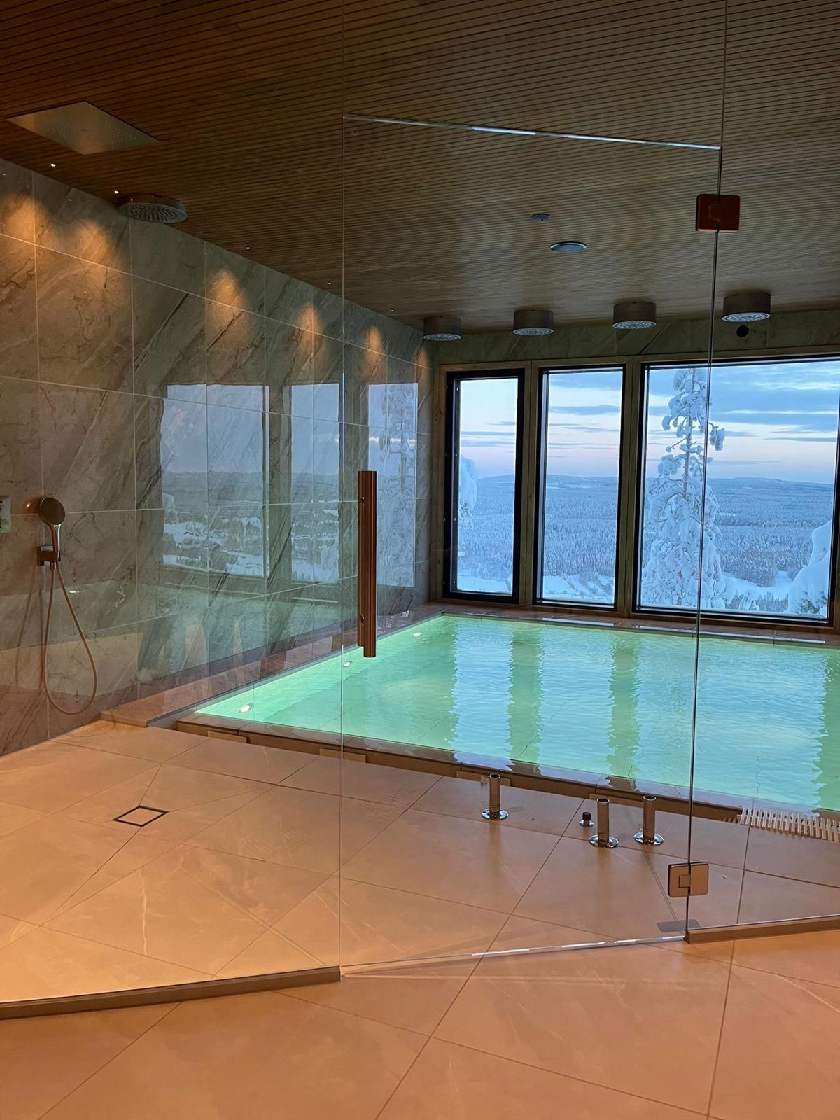 kylpyhuone ennen jälkeen syväpuhdistus