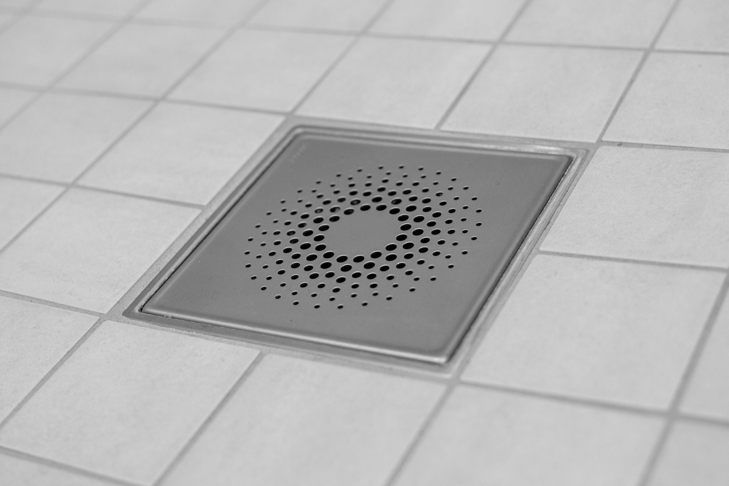 Kylpyhuoneen laattasaumojen vaihto