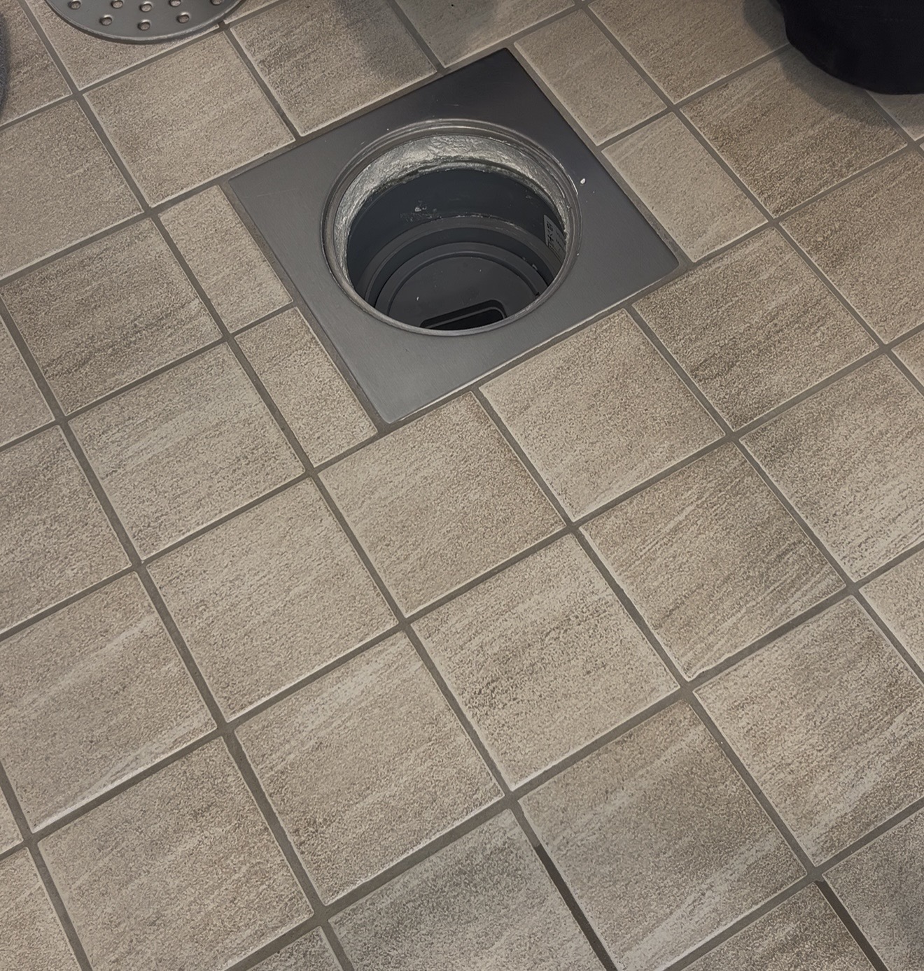 lattiakaivon vedeneristys ja laastikaulus