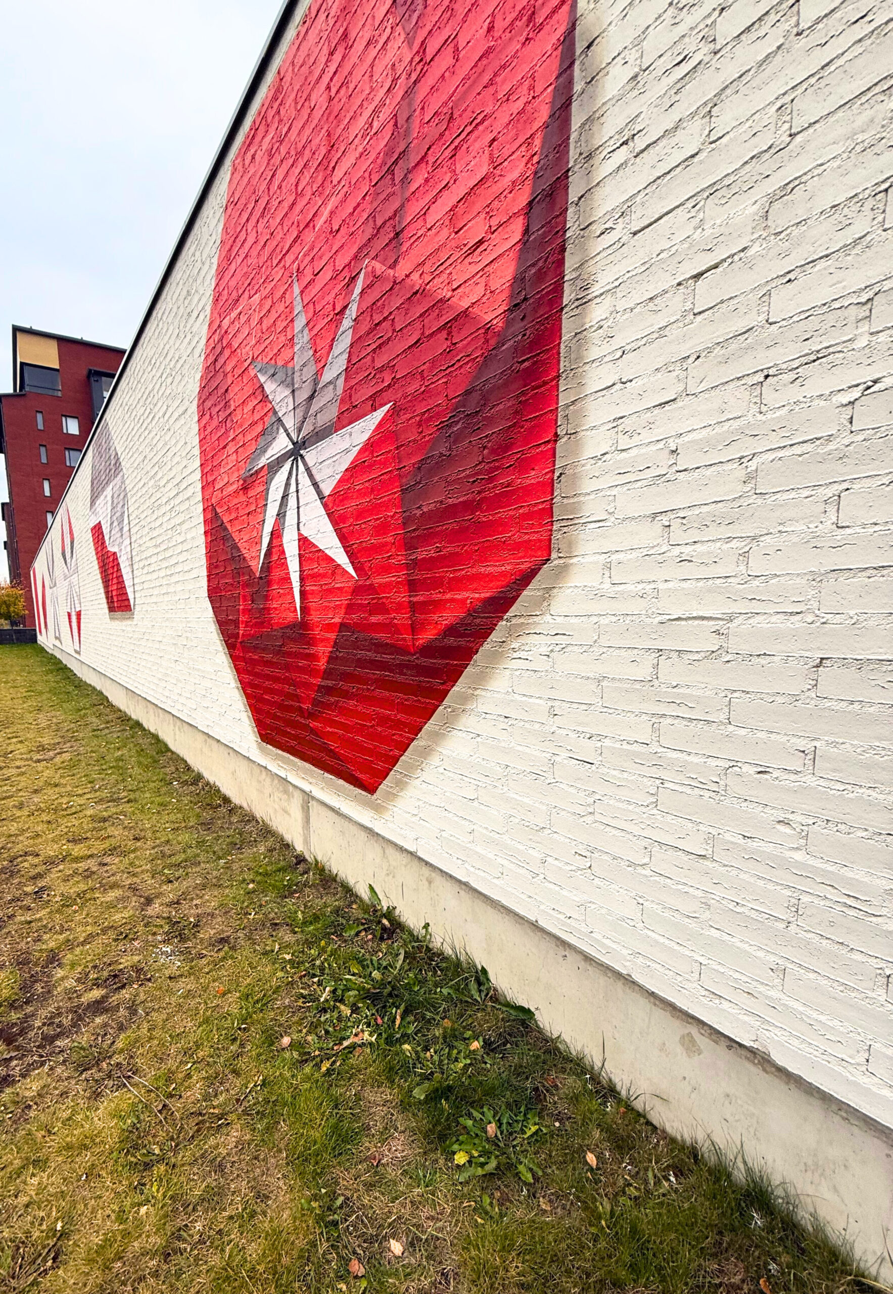 graffitien pesu julkisivusta